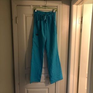 Women’s Cherokee (small tall) cargo scrub pants